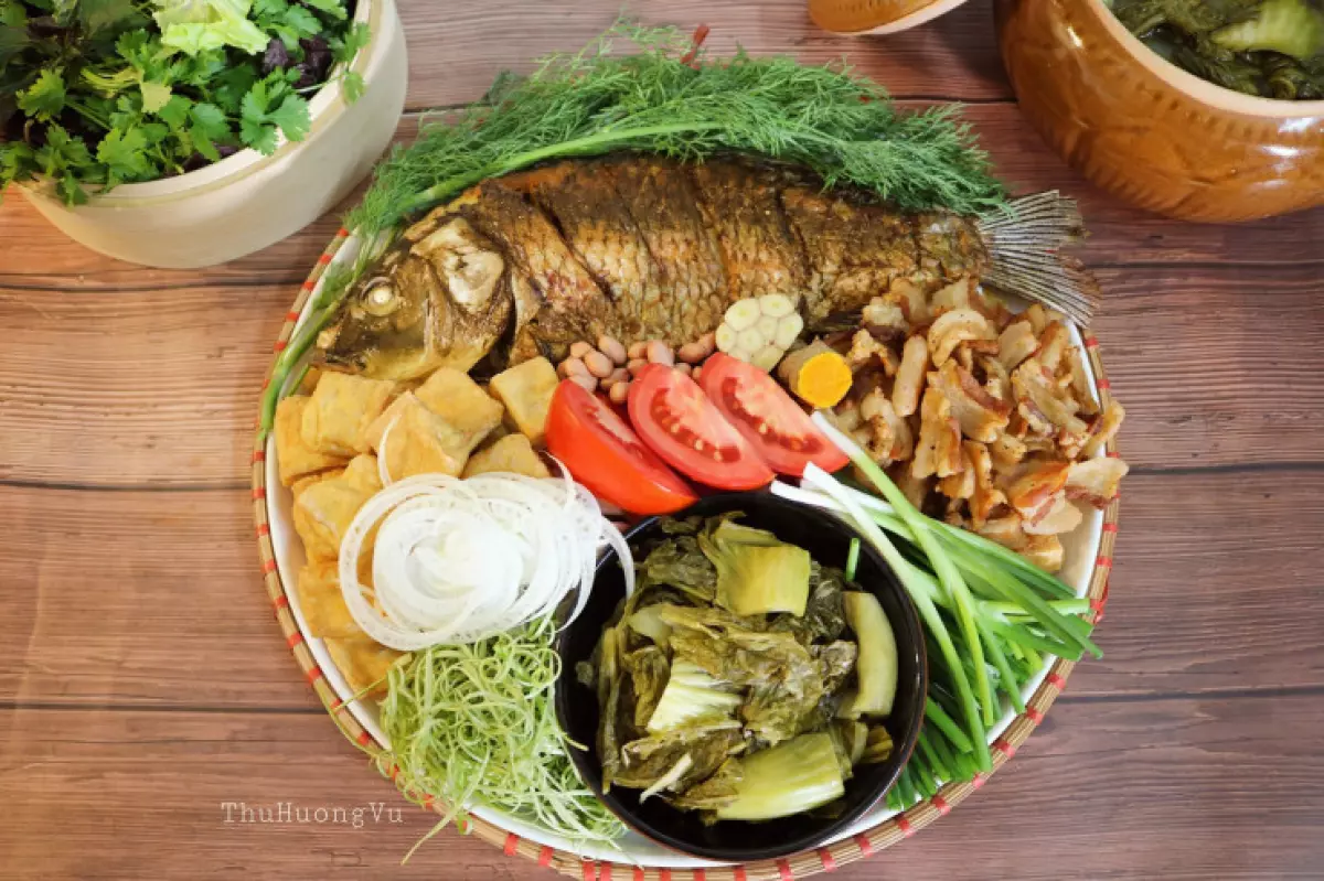 Cá chép om dưa là một món ăn hàng ngày có thể lựa chọn thay đổi bữa cho gia đình vào những ngày thời tiết giá rét.