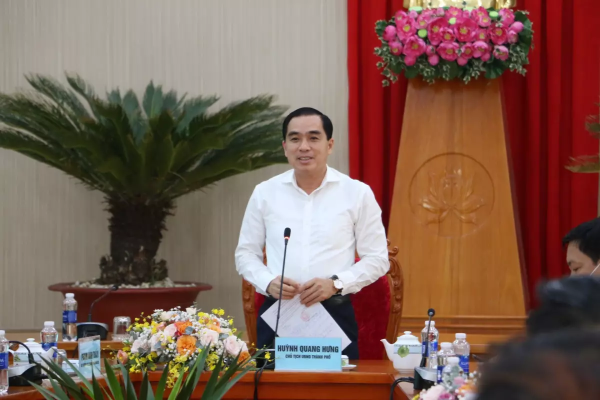 Ông Huỳnh Quang Hưng, Chủ tịch UBND TP. Phú Quốc chủ trì cuộc họp.