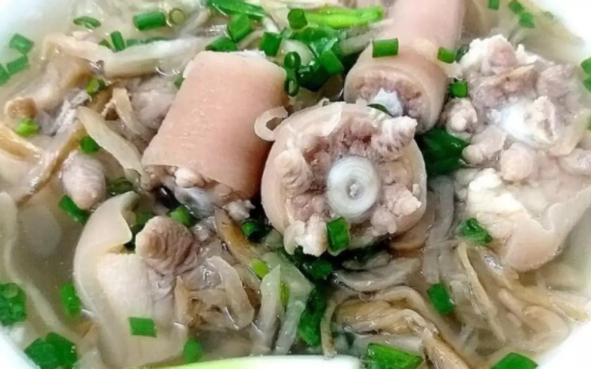 Đuôi heo hầm măng - món ngon đậm hương vị Việt Nam