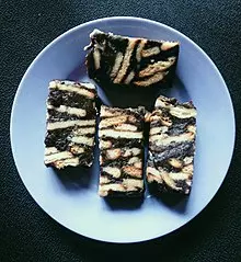 Bánh quy Marie từng được sử dụng để làm bánh batik, một loại bánh sô-cô-la phổ biến ở Malaysia và Brunei.