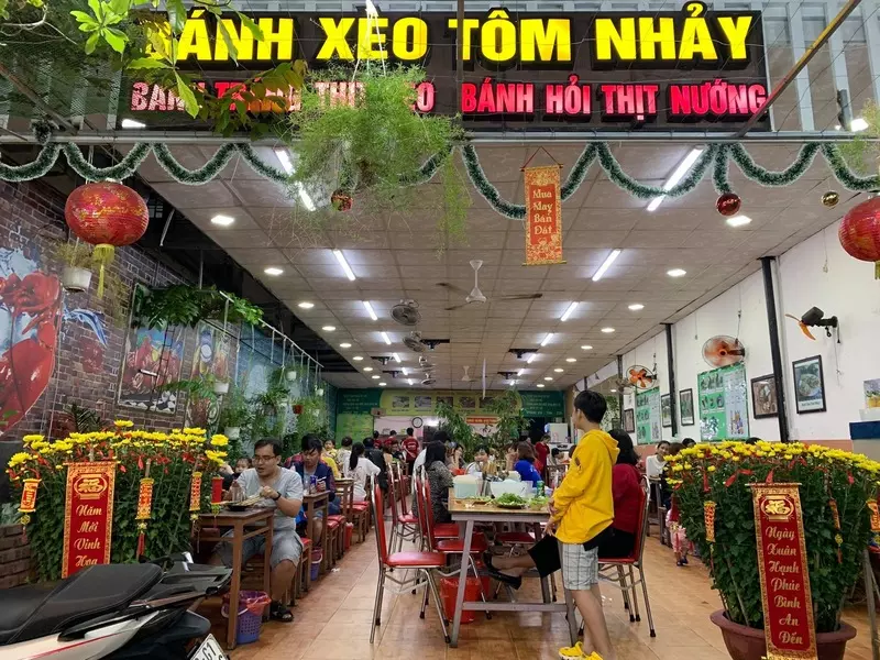 Bánh xèo tôm nhảy Cô Ba