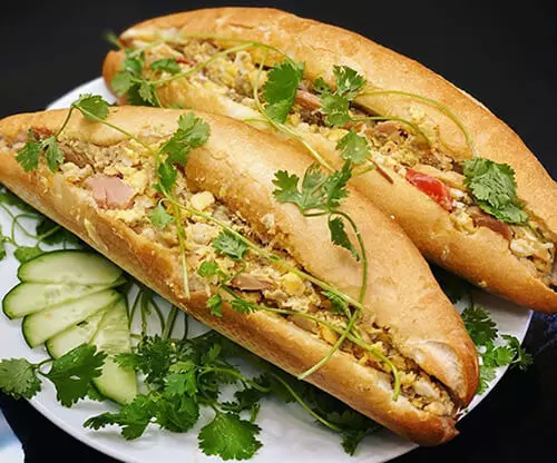 Bữa sáng quen thuộc với bánh mì