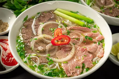 Phở bò đặc sản bữa sáng Việt Nam