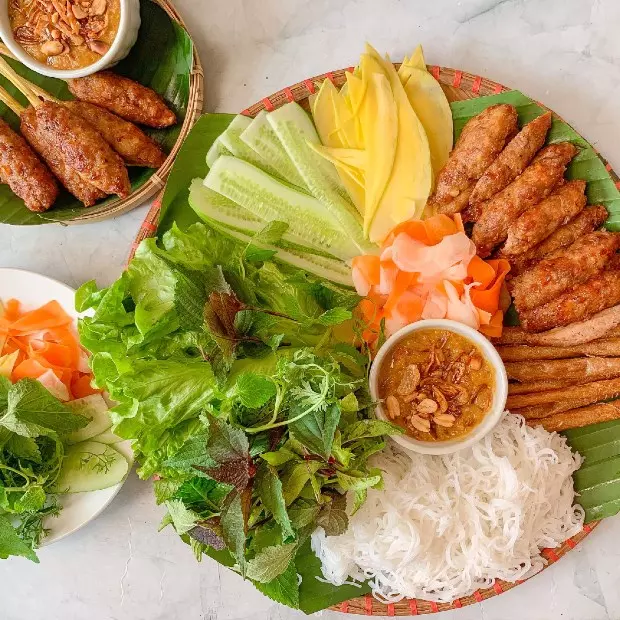 Nem Nướng Cuốn Bánh Tráng