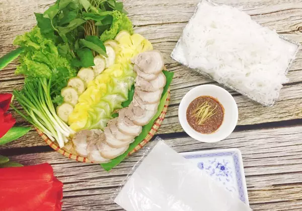 Thịt Luộc Cuốn Bánh Tráng