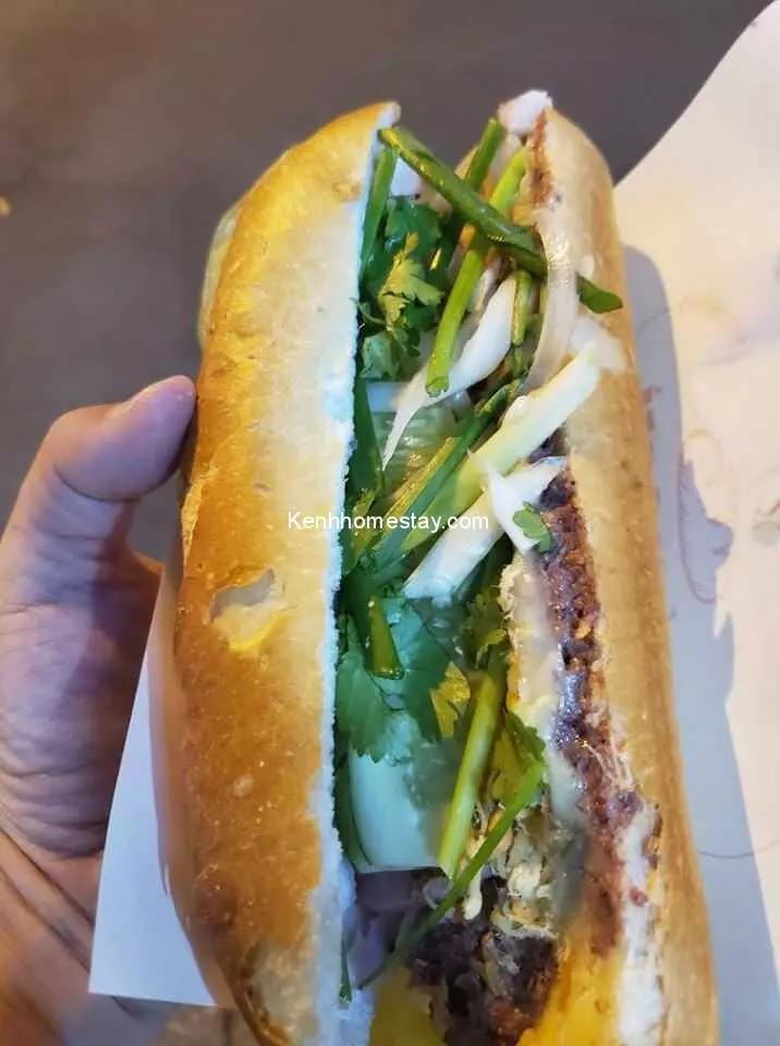 Bánh mì Huỳnh Hoa